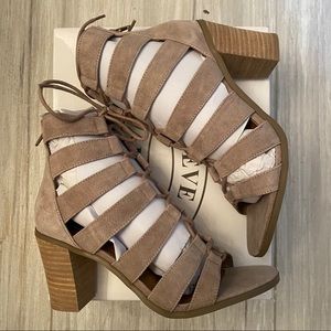 NIB Steve Madden Taupe Lace-Up Suede Sandals